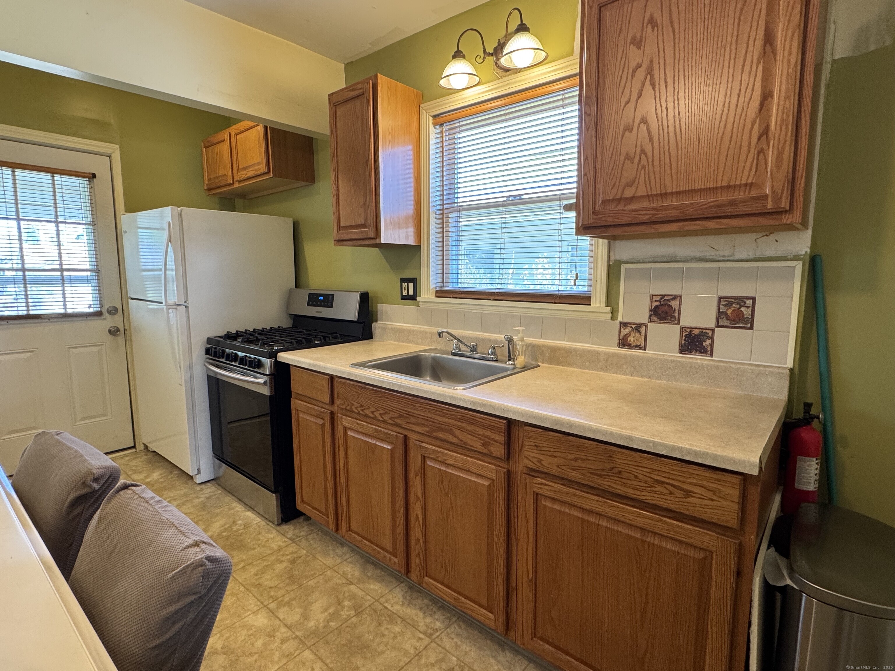 33 Brown, West Haven, Connecticut 06516