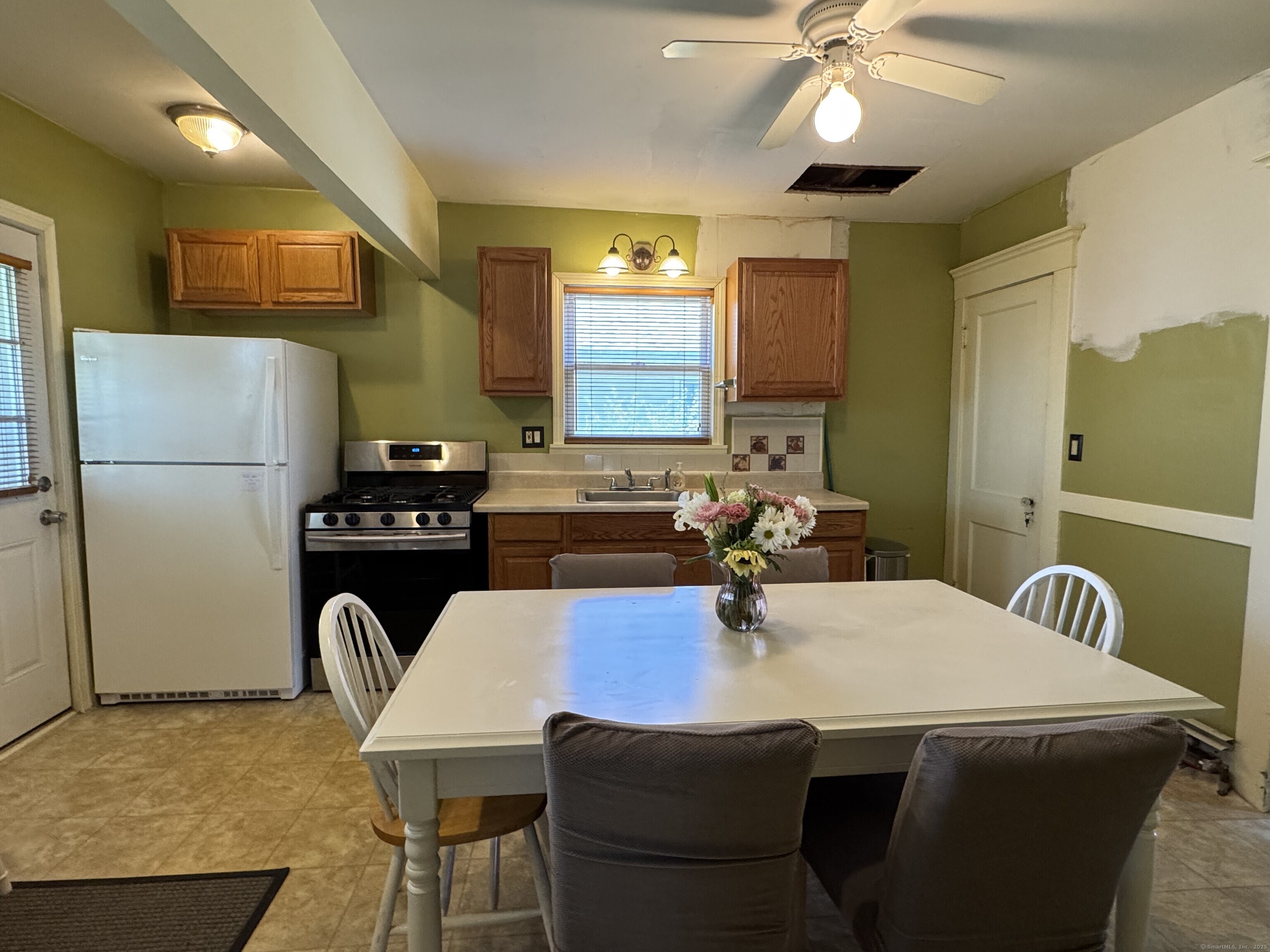 33 Brown, West Haven, Connecticut 06516
