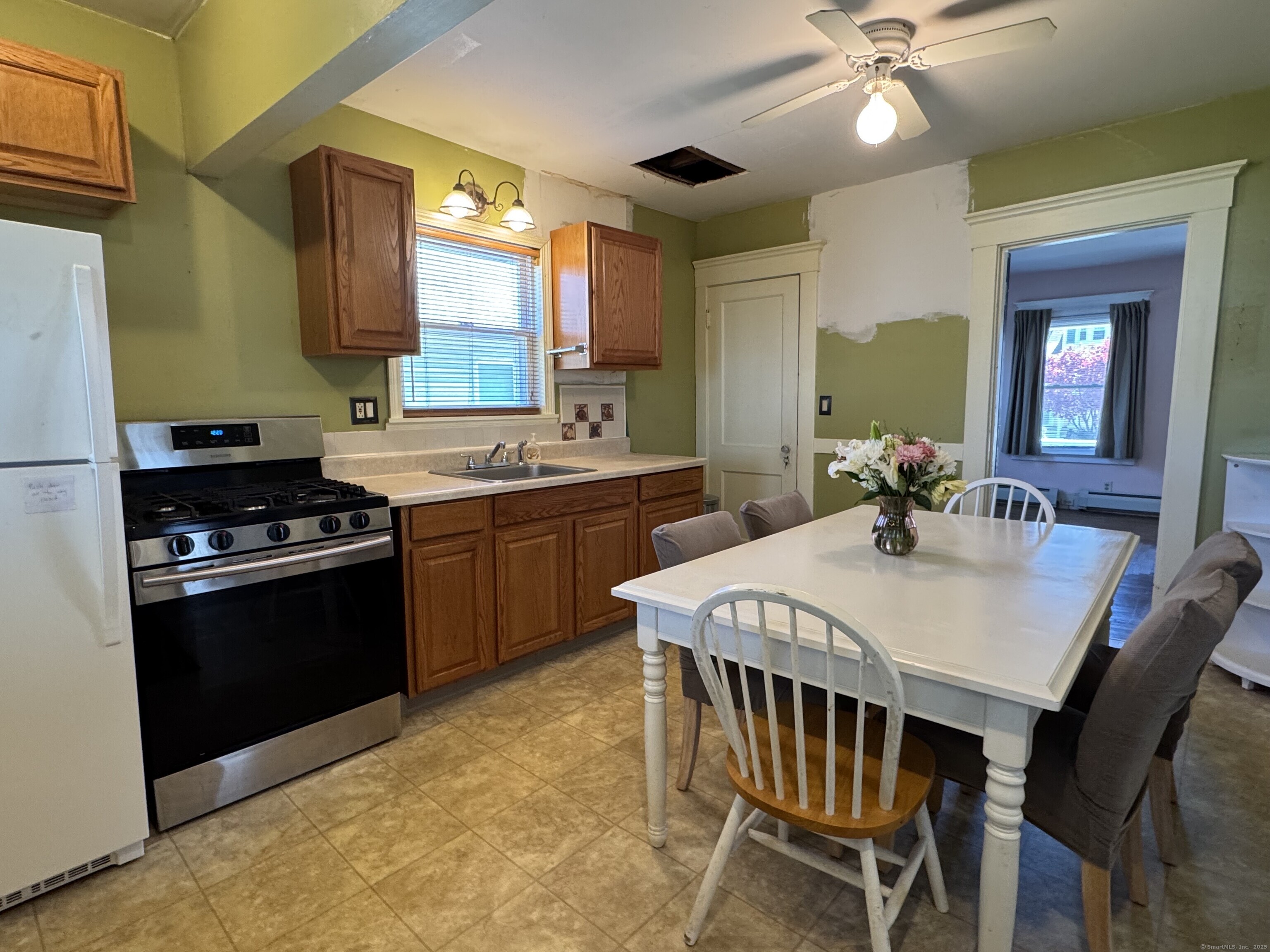33 Brown, West Haven, Connecticut 06516