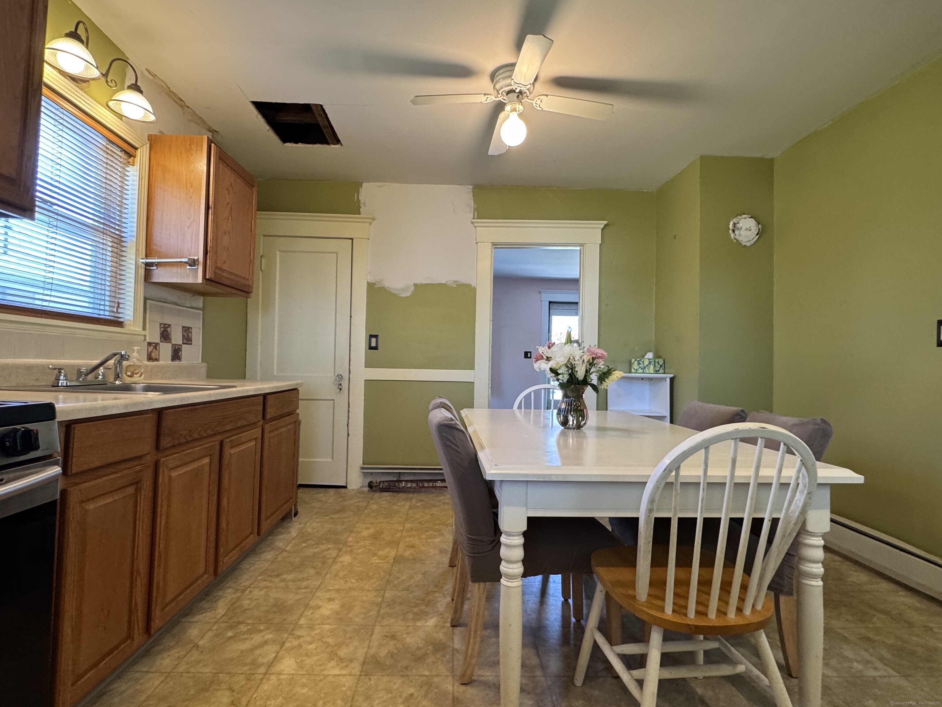 33 Brown, West Haven, Connecticut 06516