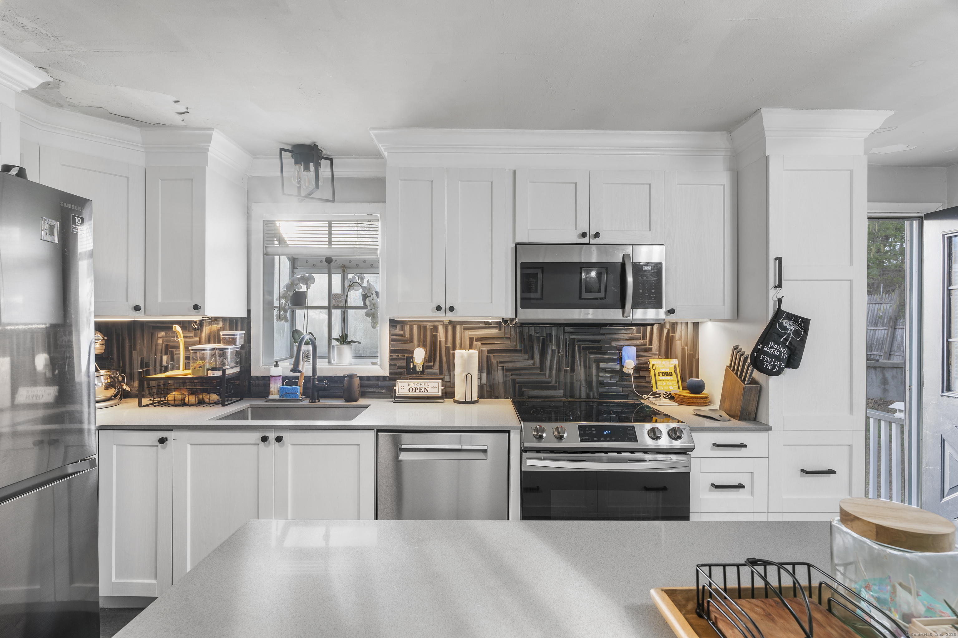 374 Vincellette, Bridgeport, Connecticut 06606