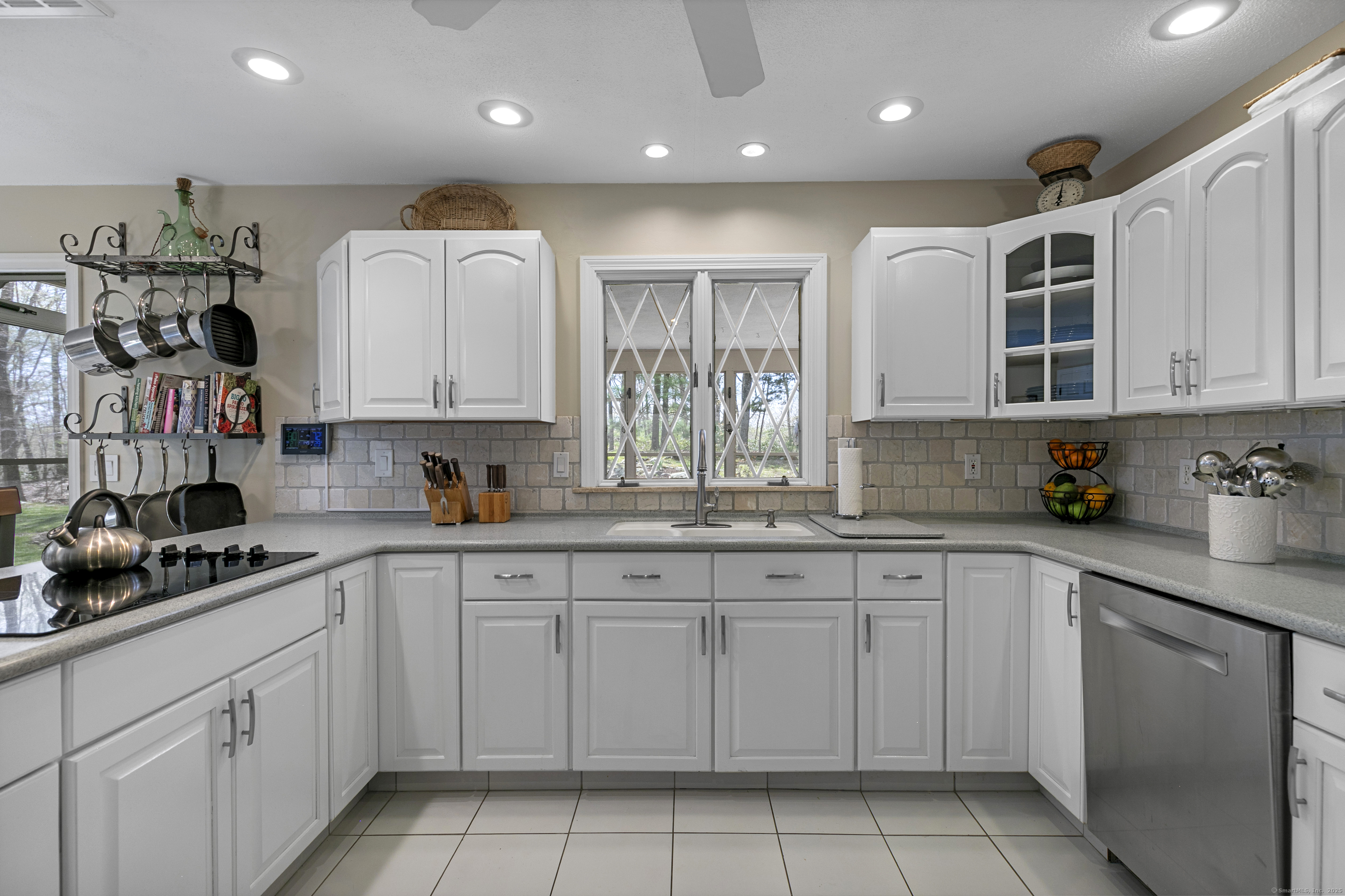 231 Whitethorn, Guilford, Connecticut 06437