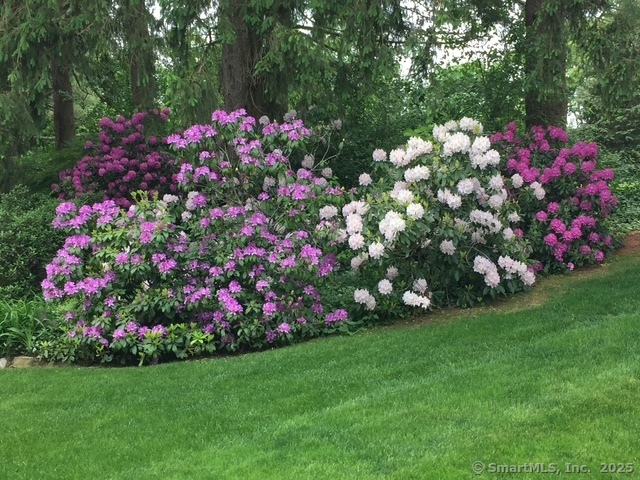 4 Hedgerow, Weston, Connecticut 06883