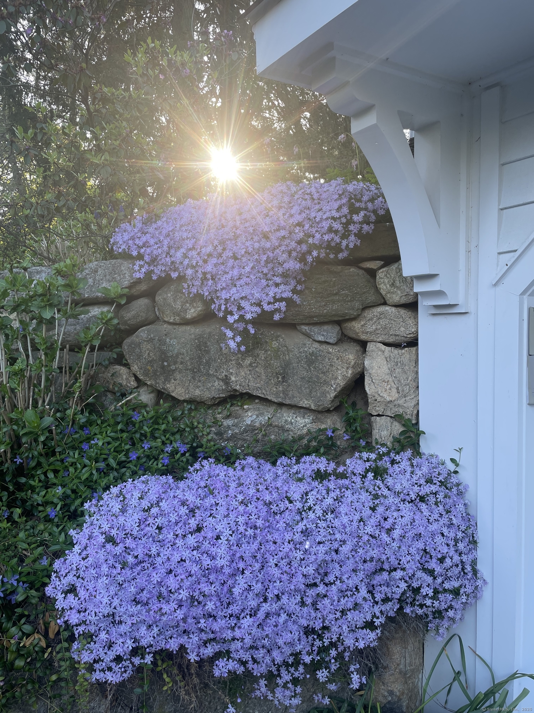 4 Hedgerow, Weston, Connecticut 06883