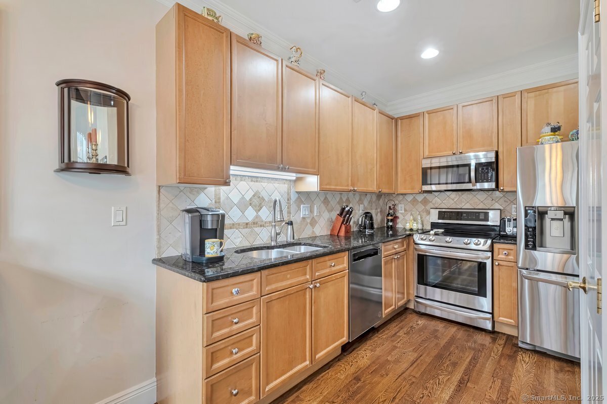 44 Woodcrest, Danbury, Connecticut 06810