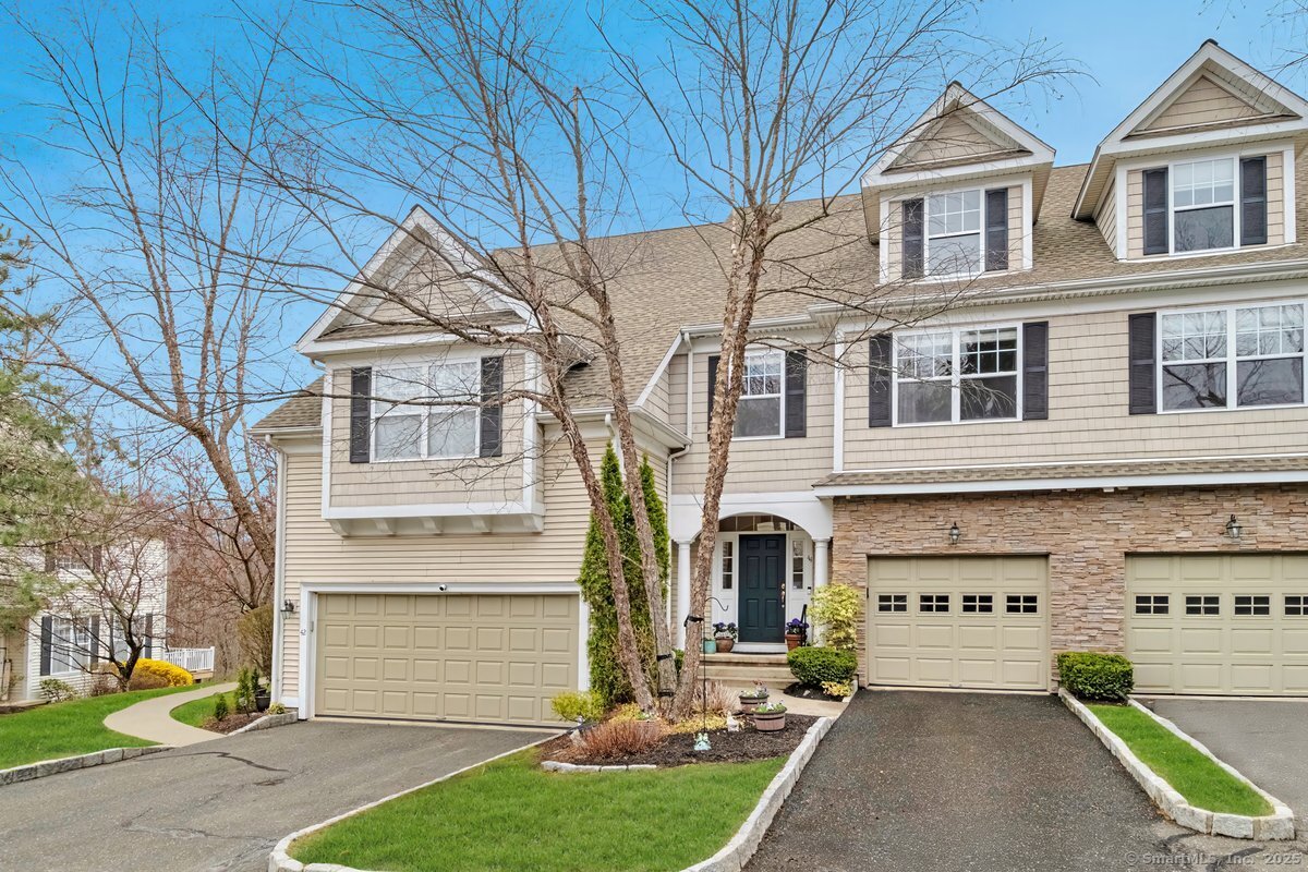 44 Woodcrest, Danbury, Connecticut 06810