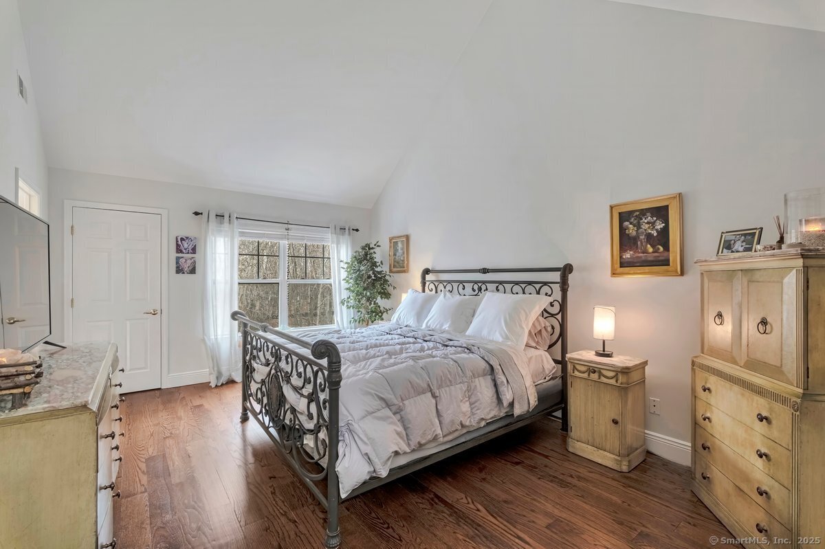 44 Woodcrest, Danbury, Connecticut 06810