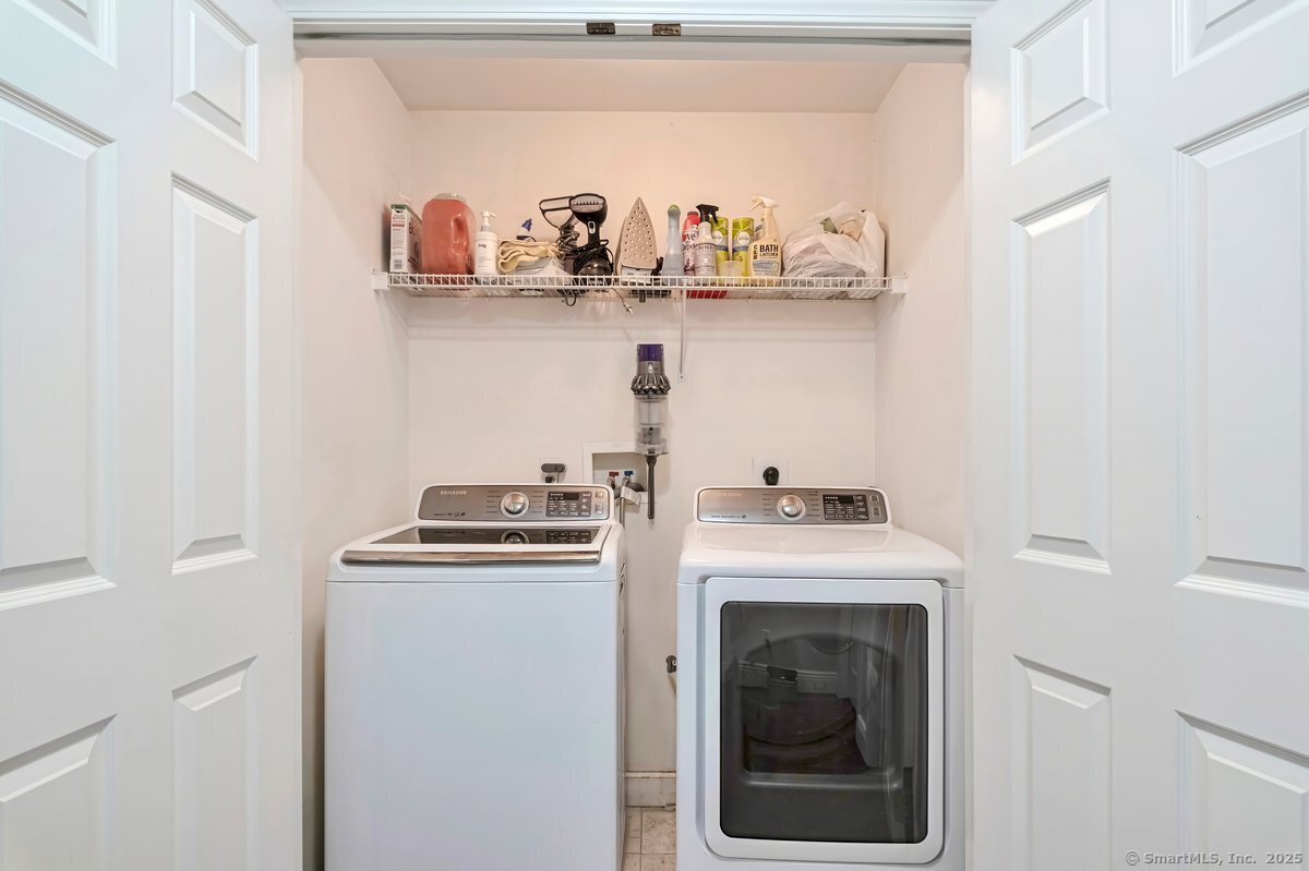 44 Woodcrest, Danbury, Connecticut 06810