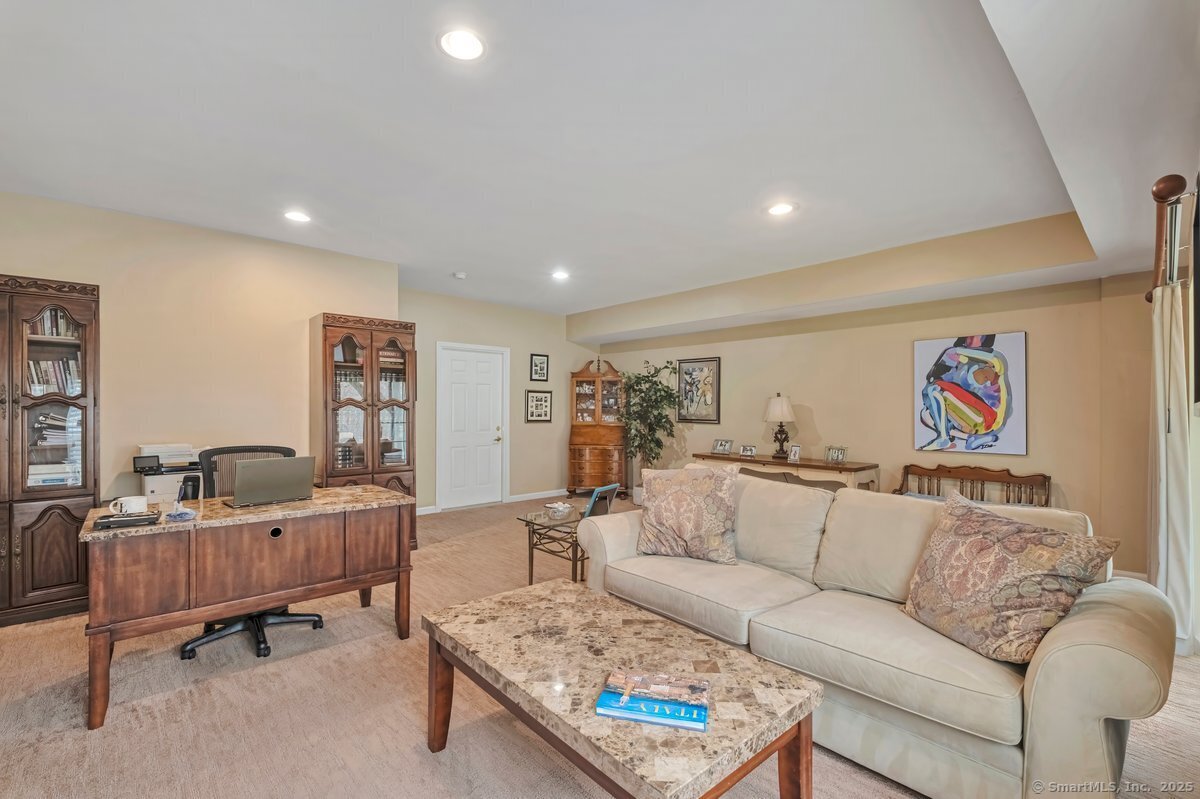 44 Woodcrest, Danbury, Connecticut 06810