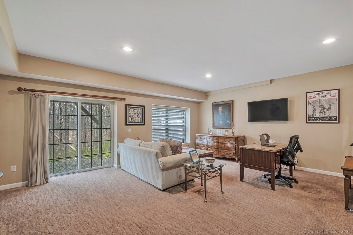 44 Woodcrest, Danbury, Connecticut 06810
