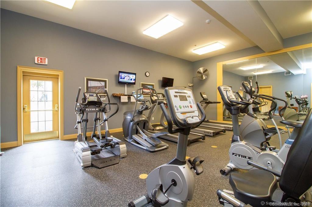 44 Woodcrest, Danbury, Connecticut 06810