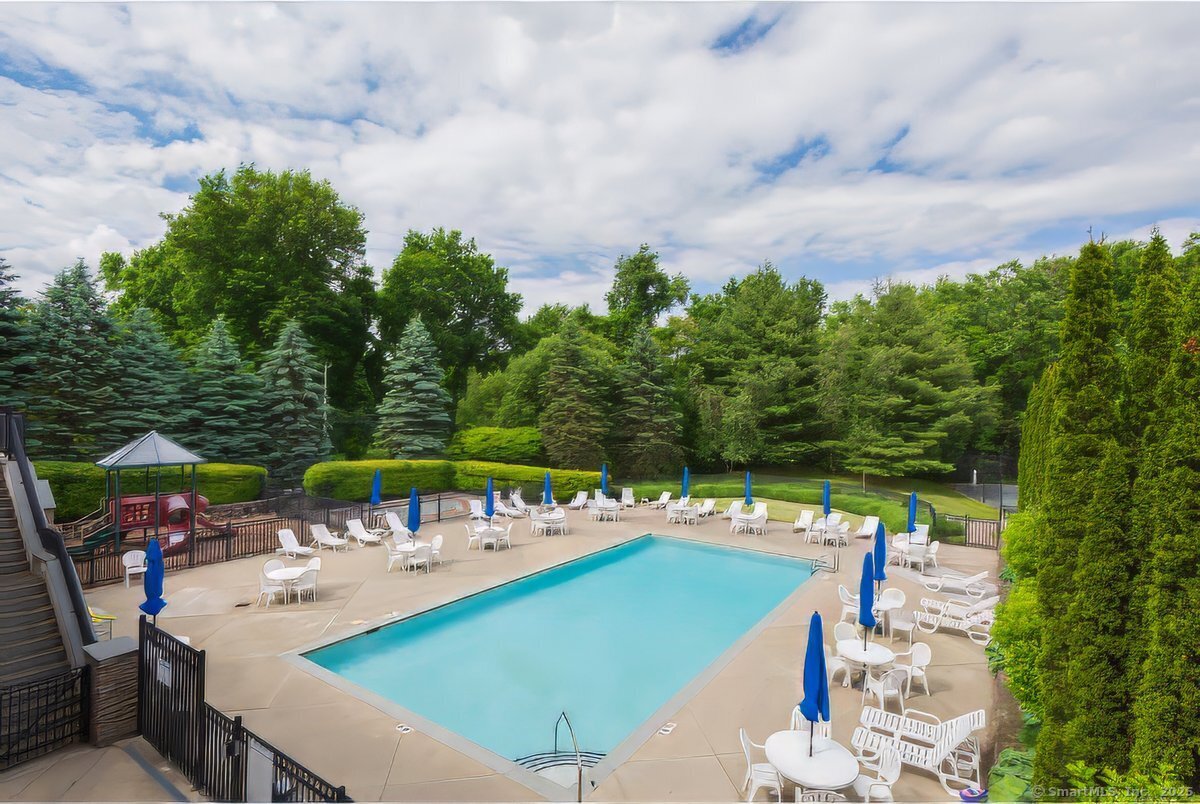 44 Woodcrest, Danbury, Connecticut 06810