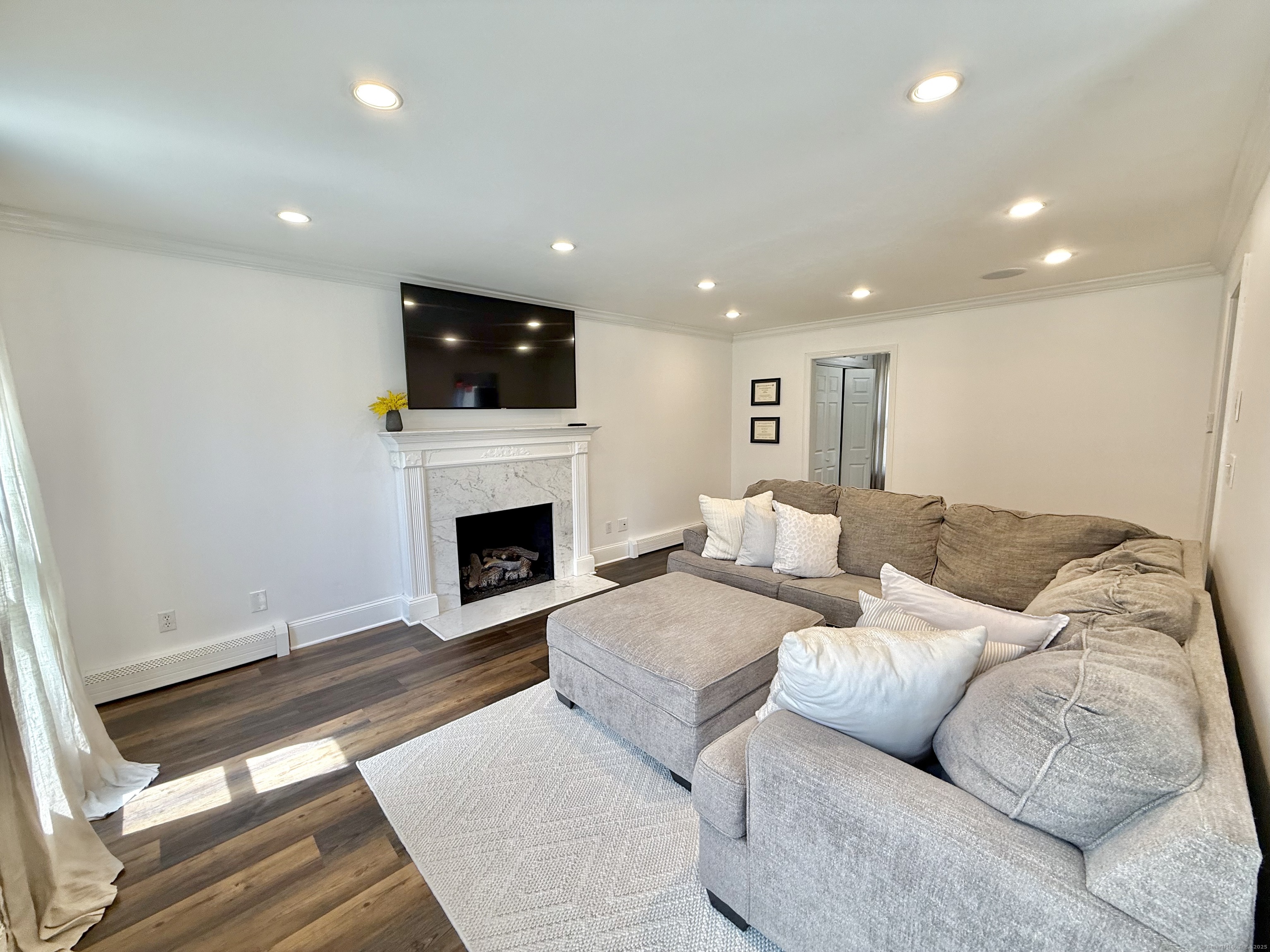 33 Steep Hill, Seymour, Connecticut 06483