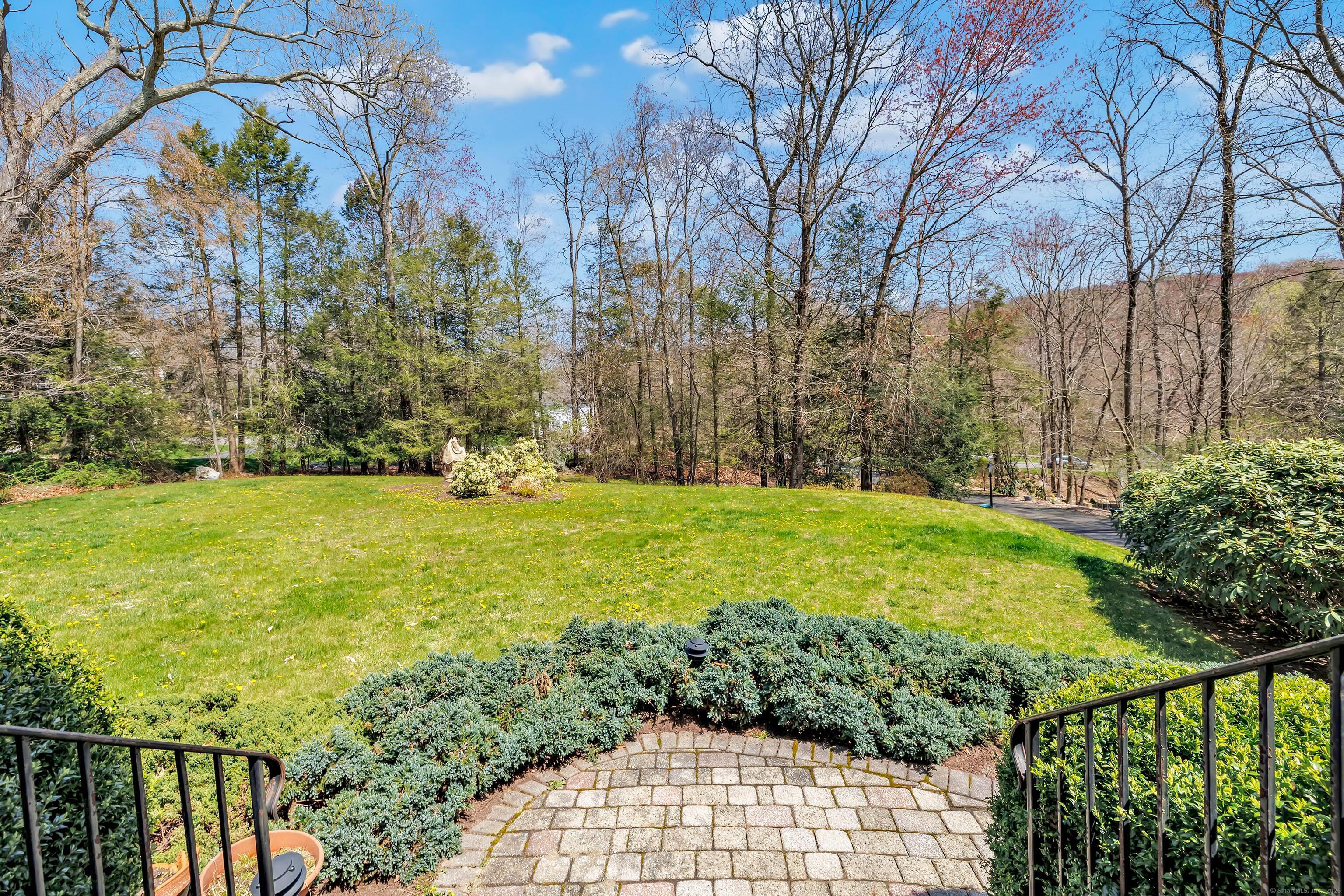14 Fawnwood, Newtown, Connecticut 06482