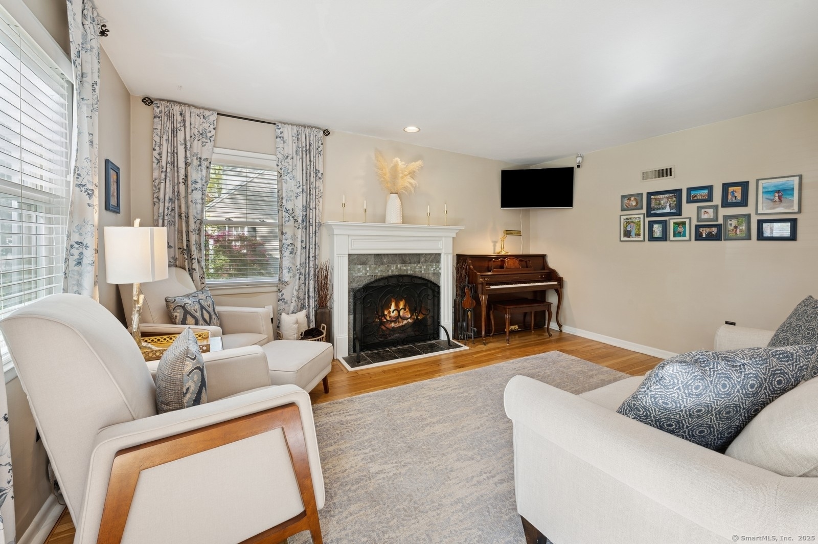 165 Woodbury, Stamford, Connecticut 06907