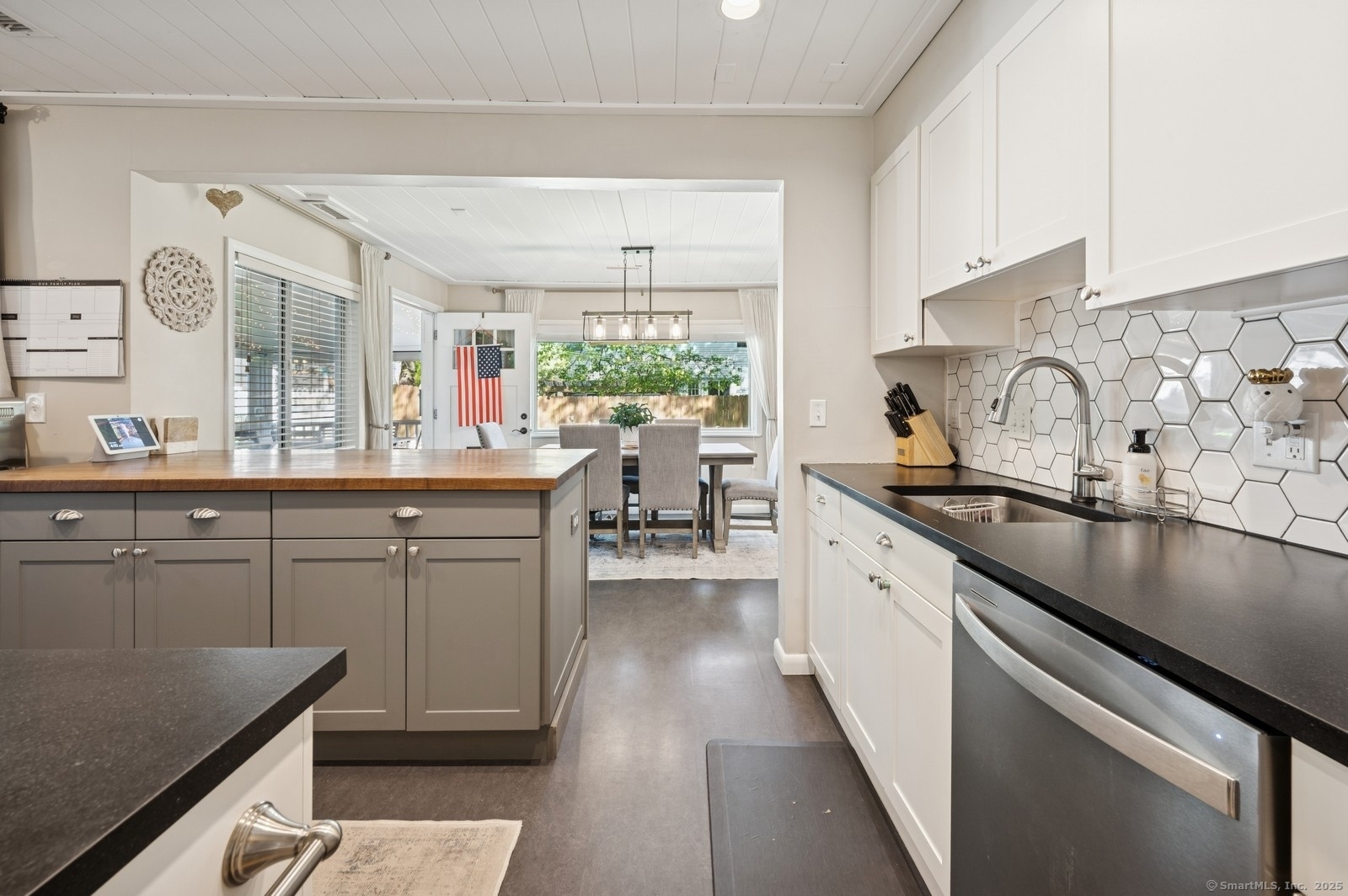 165 Woodbury, Stamford, Connecticut 06907
