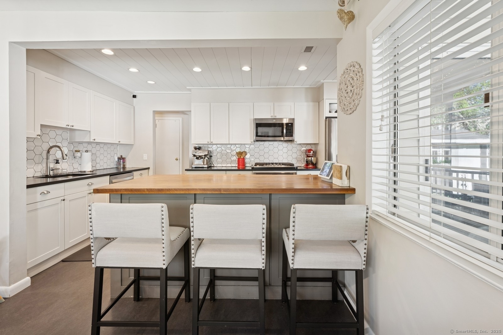 165 Woodbury, Stamford, Connecticut 06907