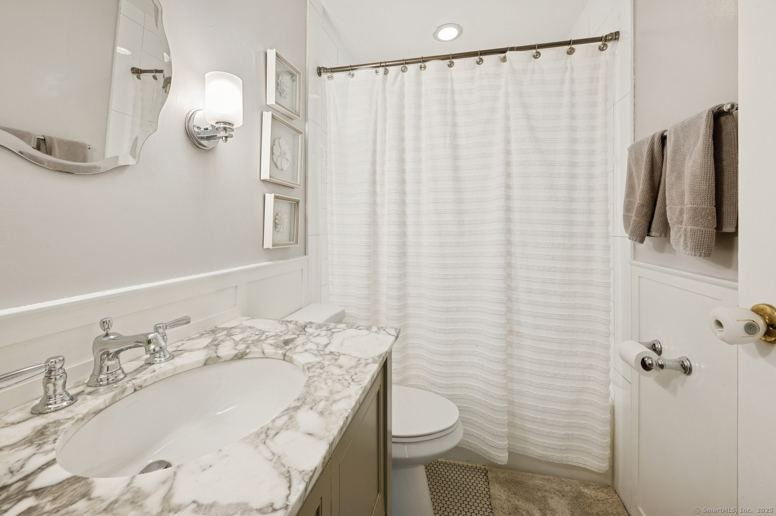 165 Woodbury, Stamford, Connecticut 06907
