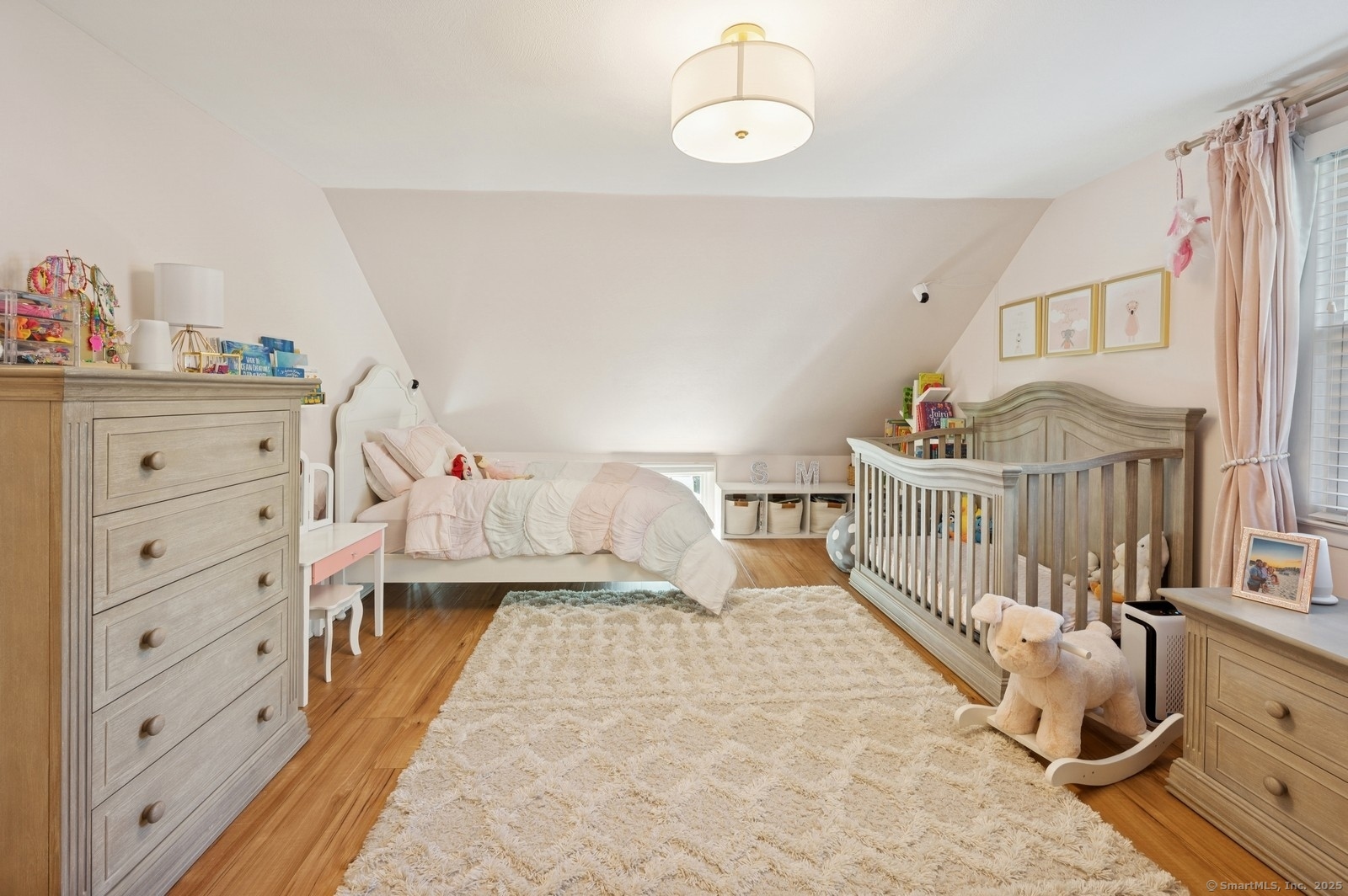 165 Woodbury, Stamford, Connecticut 06907