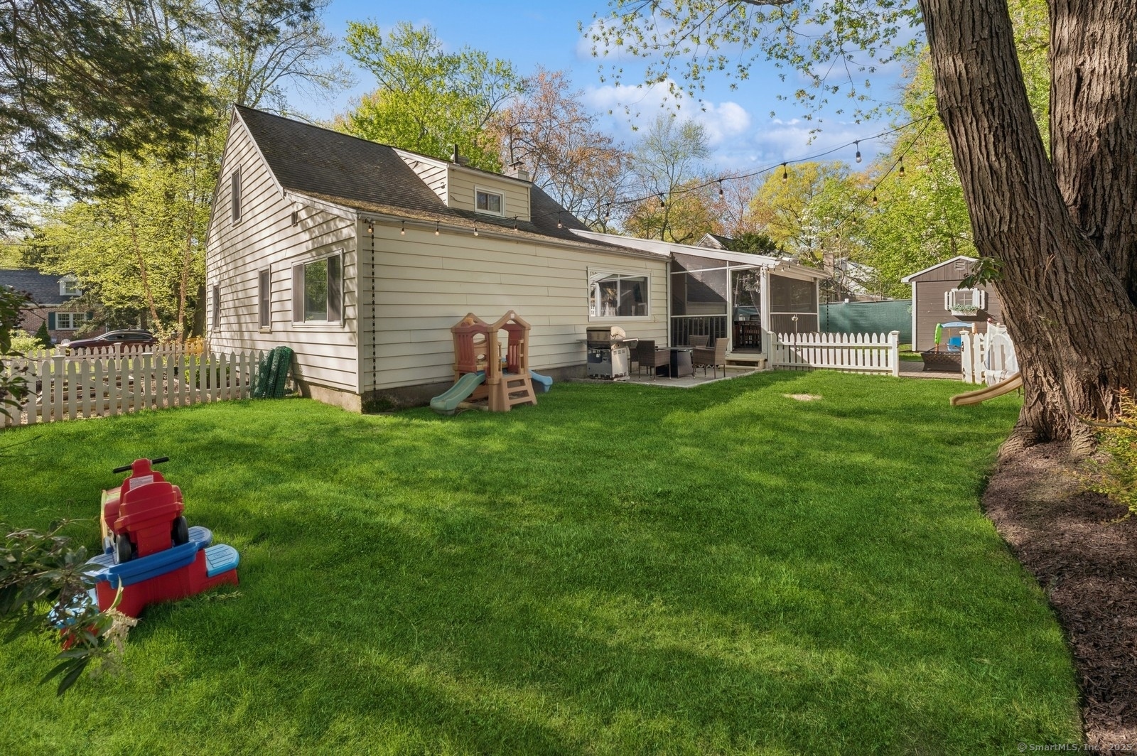 165 Woodbury, Stamford, Connecticut 06907