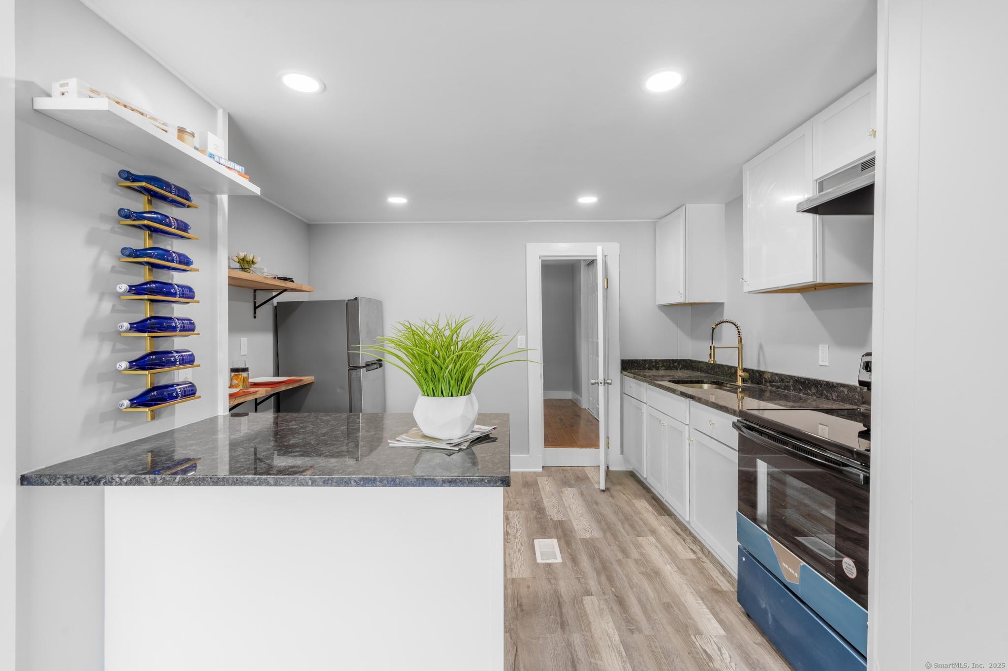 52 Short Beach, East Haven, Connecticut 06512