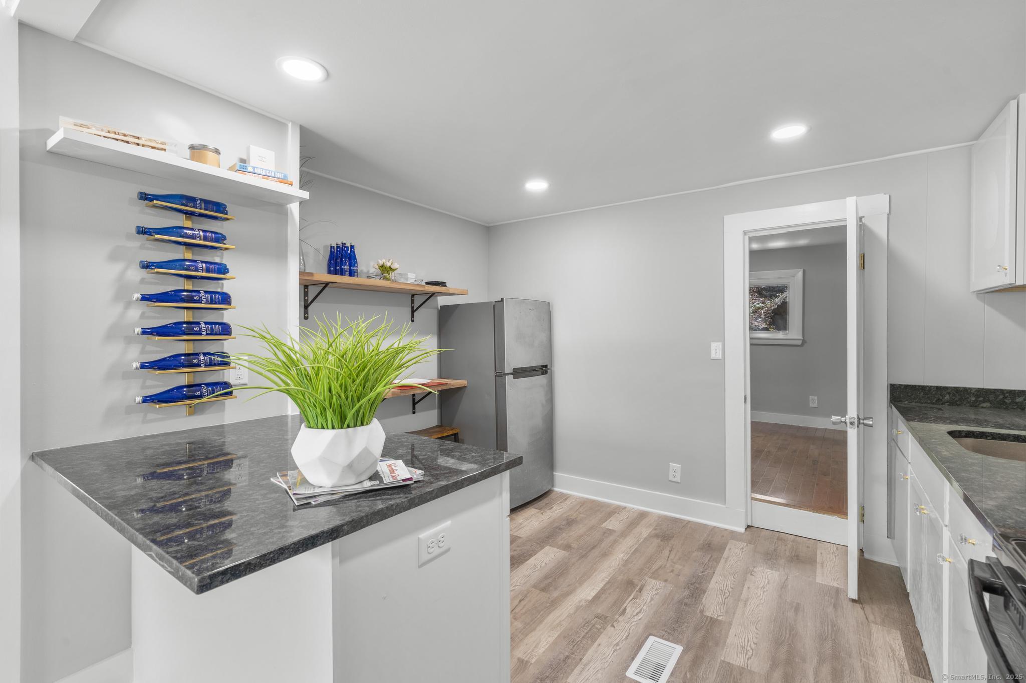 52 Short Beach, East Haven, Connecticut 06512
