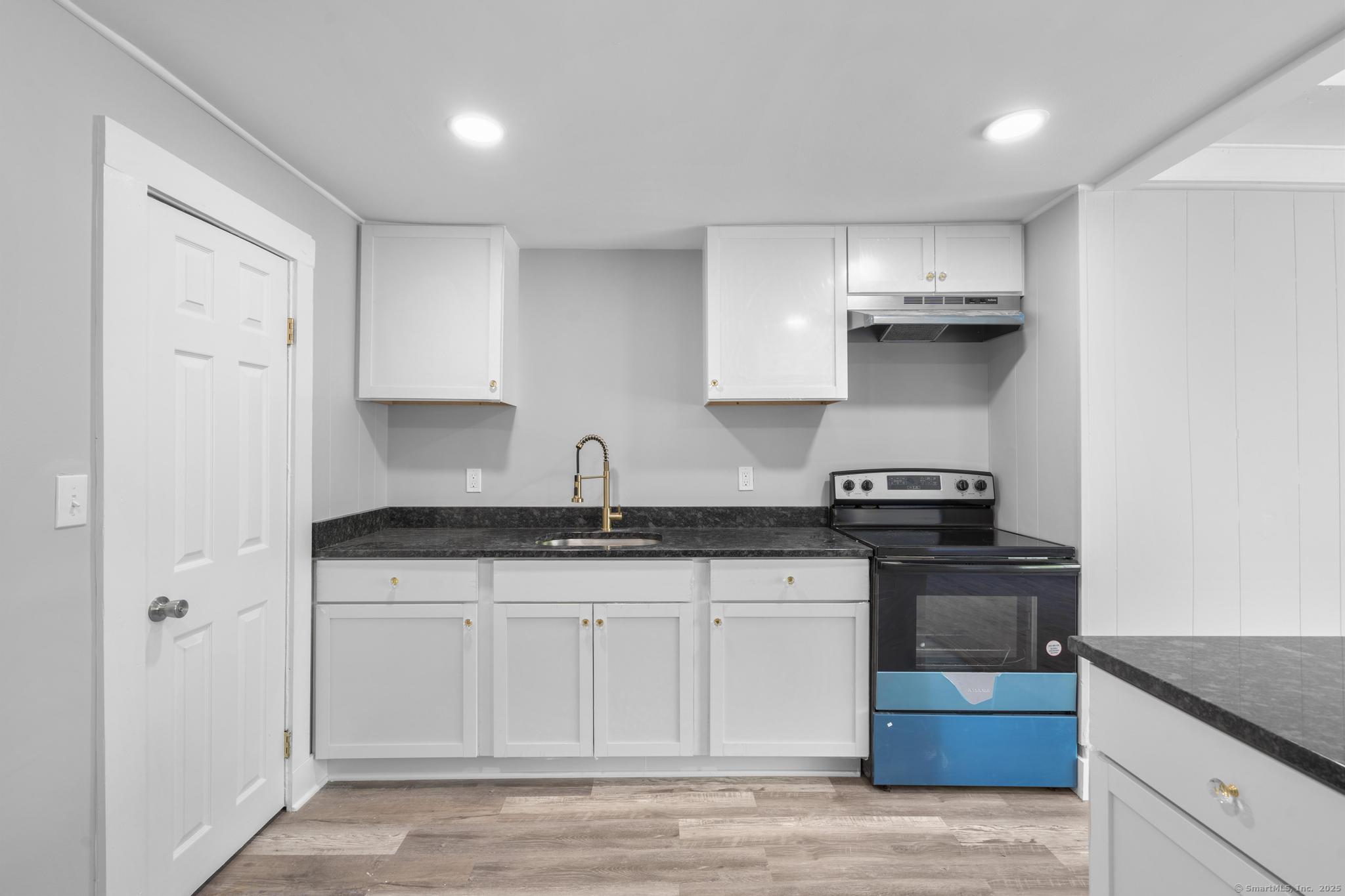 52 Short Beach, East Haven, Connecticut 06512