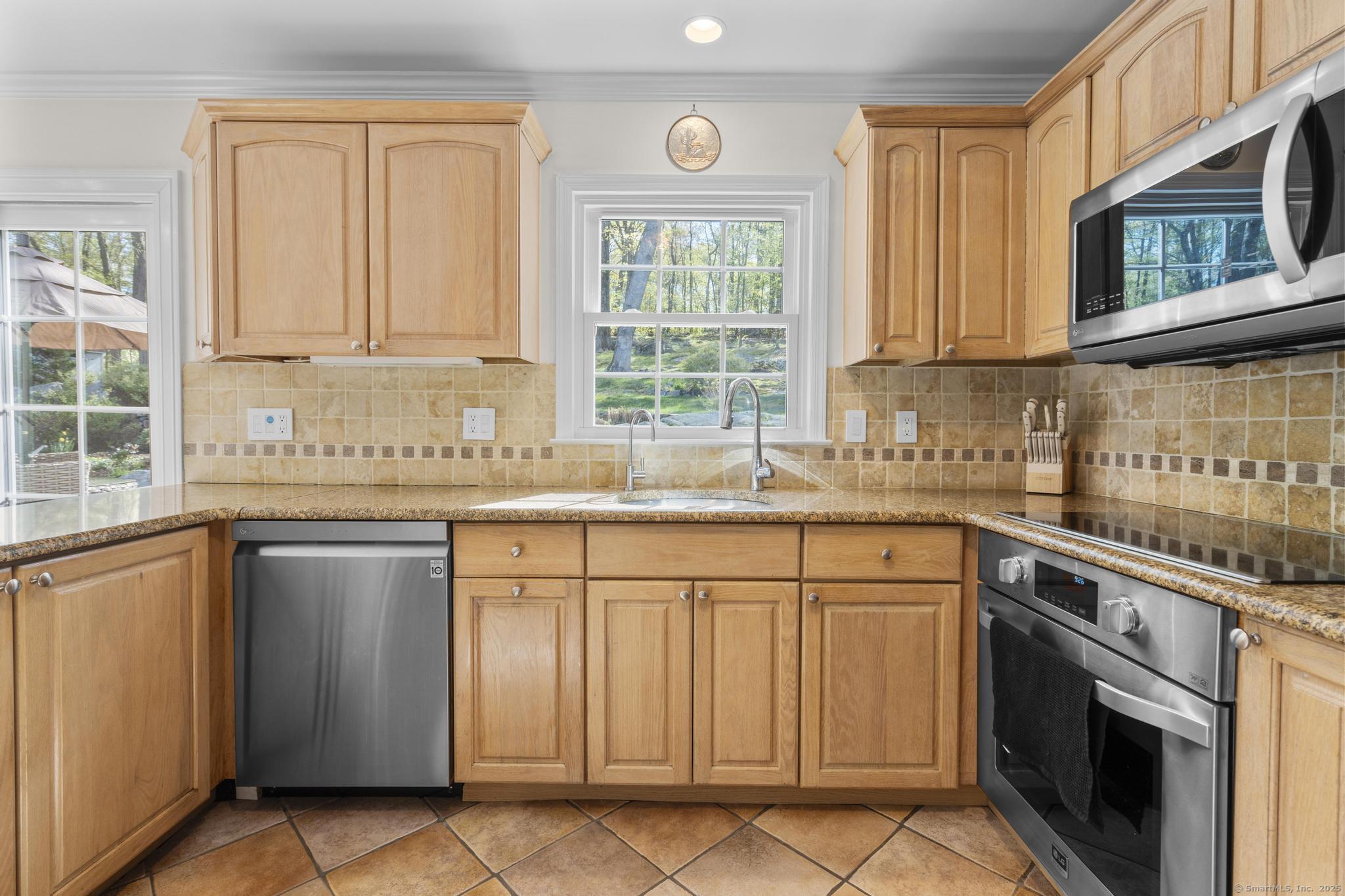 16 Black Twig, Stamford, Connecticut 06903