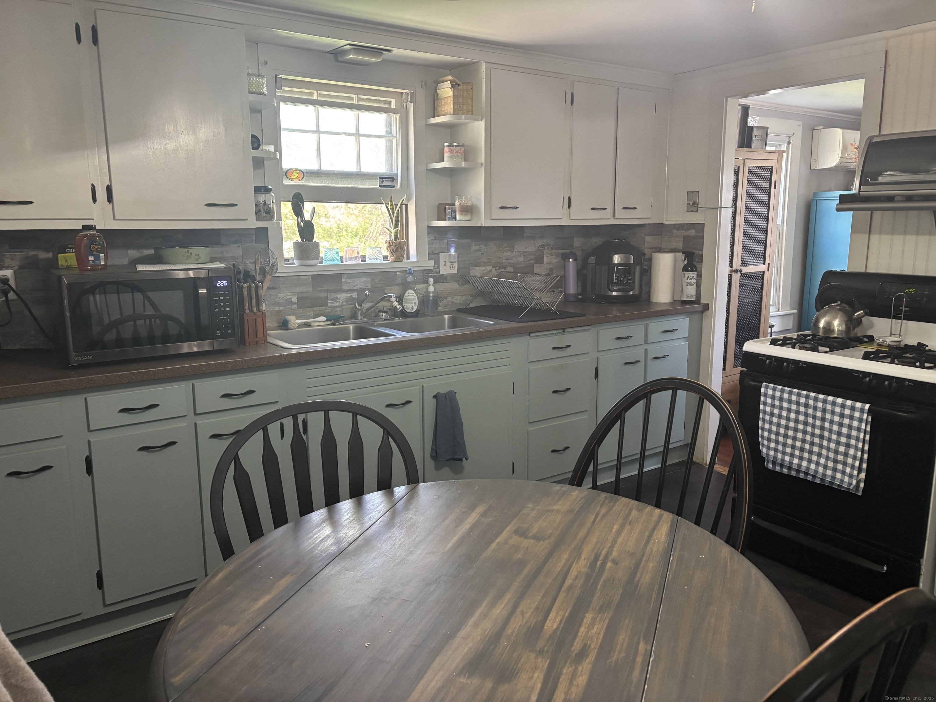 45 Ivy, Branford, Connecticut 06405