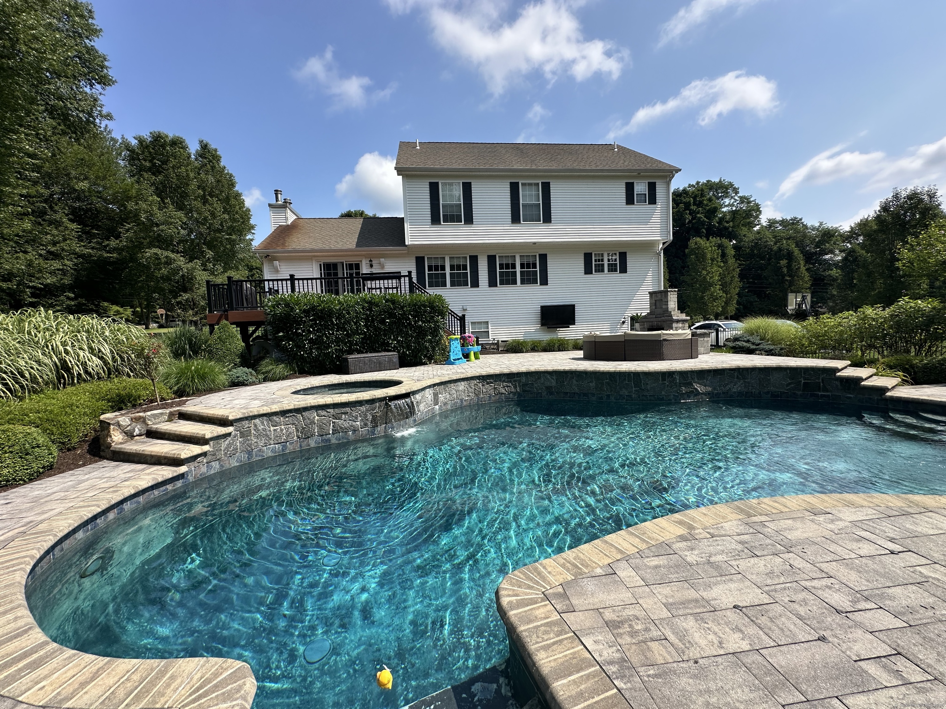 12 Jo Mar, Newtown, Connecticut 06482