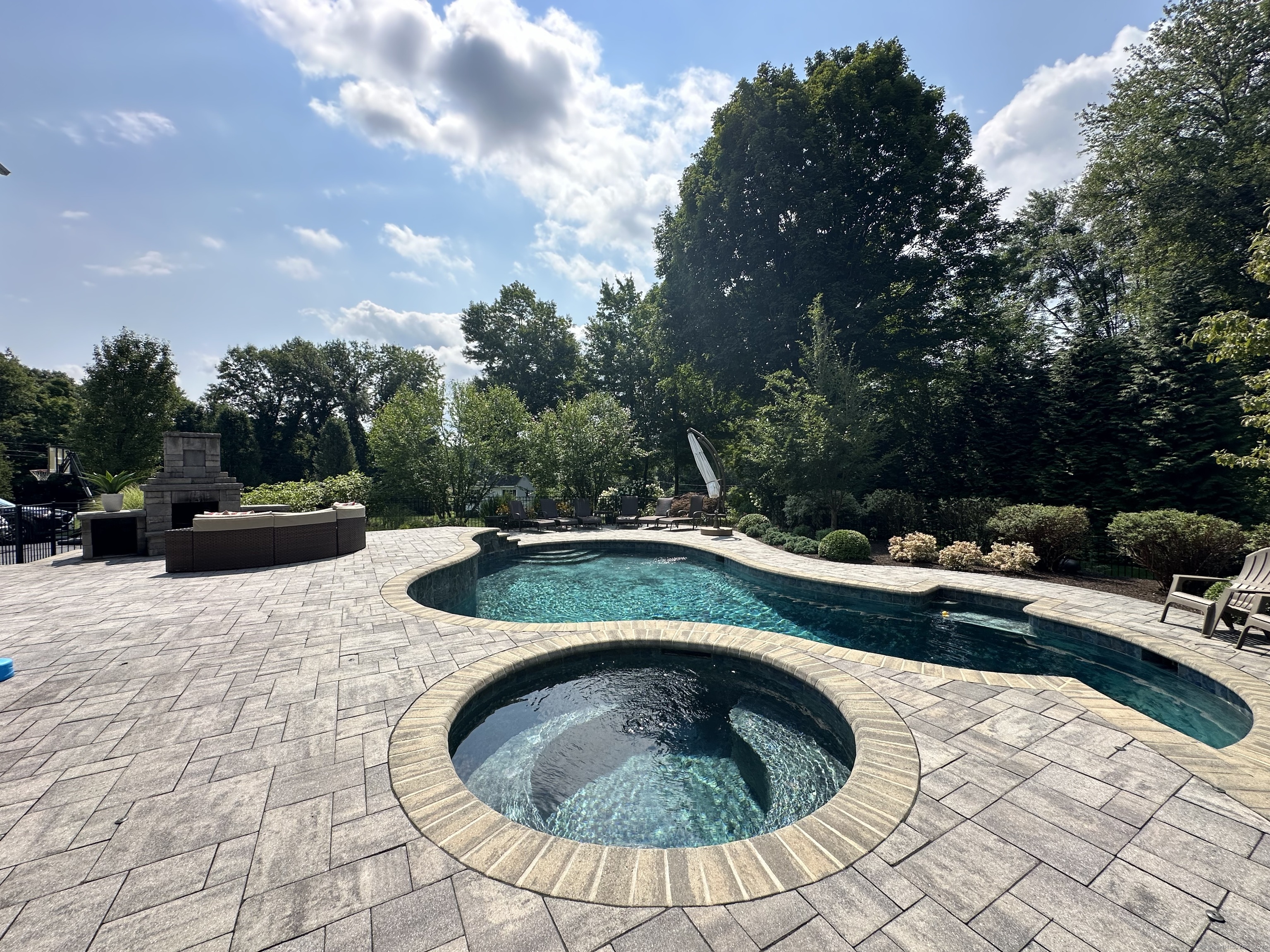 12 Jo Mar, Newtown, Connecticut 06482