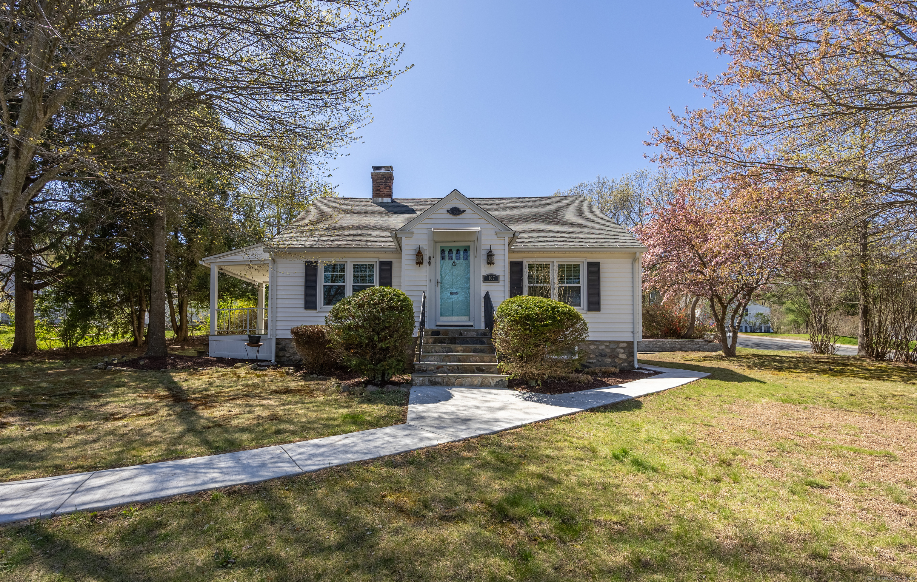 107 Falls, Watertown, Connecticut 06779