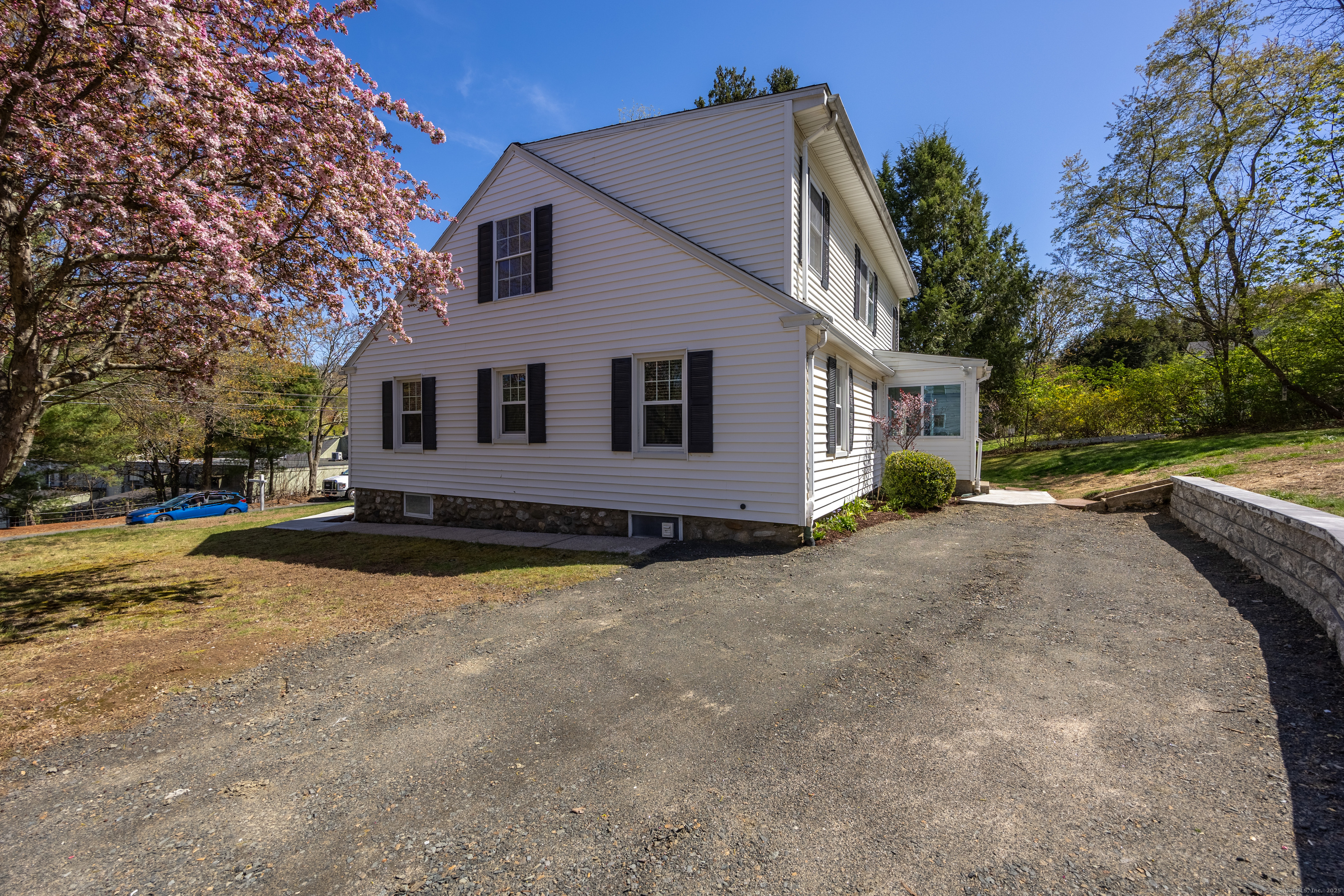 107 Falls, Watertown, Connecticut 06779