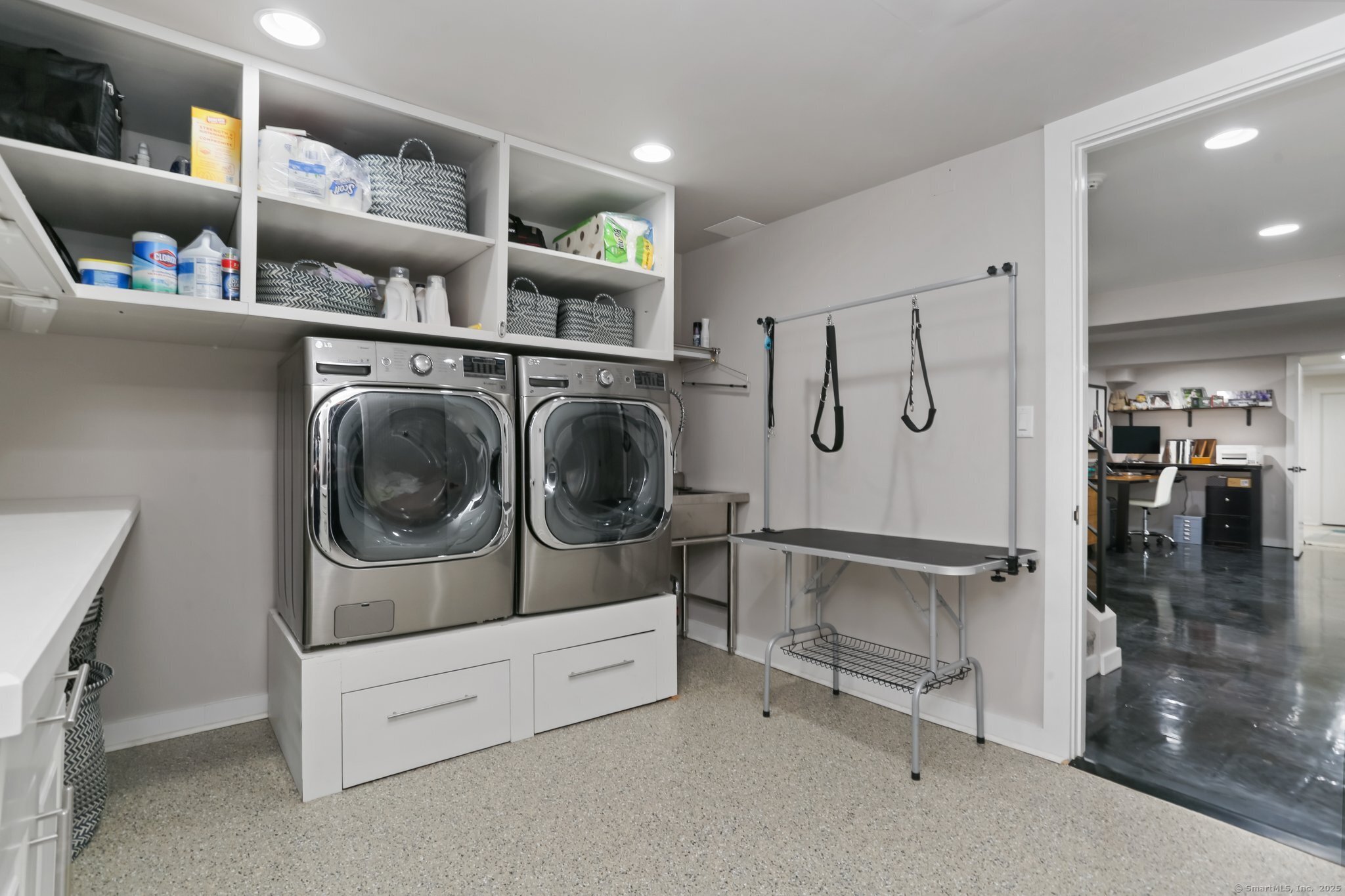 931 Ponus, New Canaan, Connecticut 06840