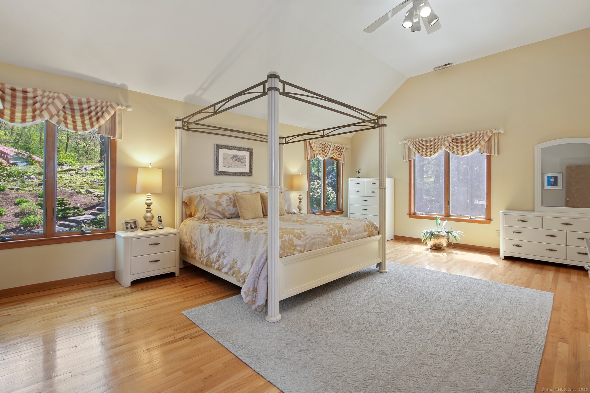 10 Ridge, Stamford, Connecticut 06903
