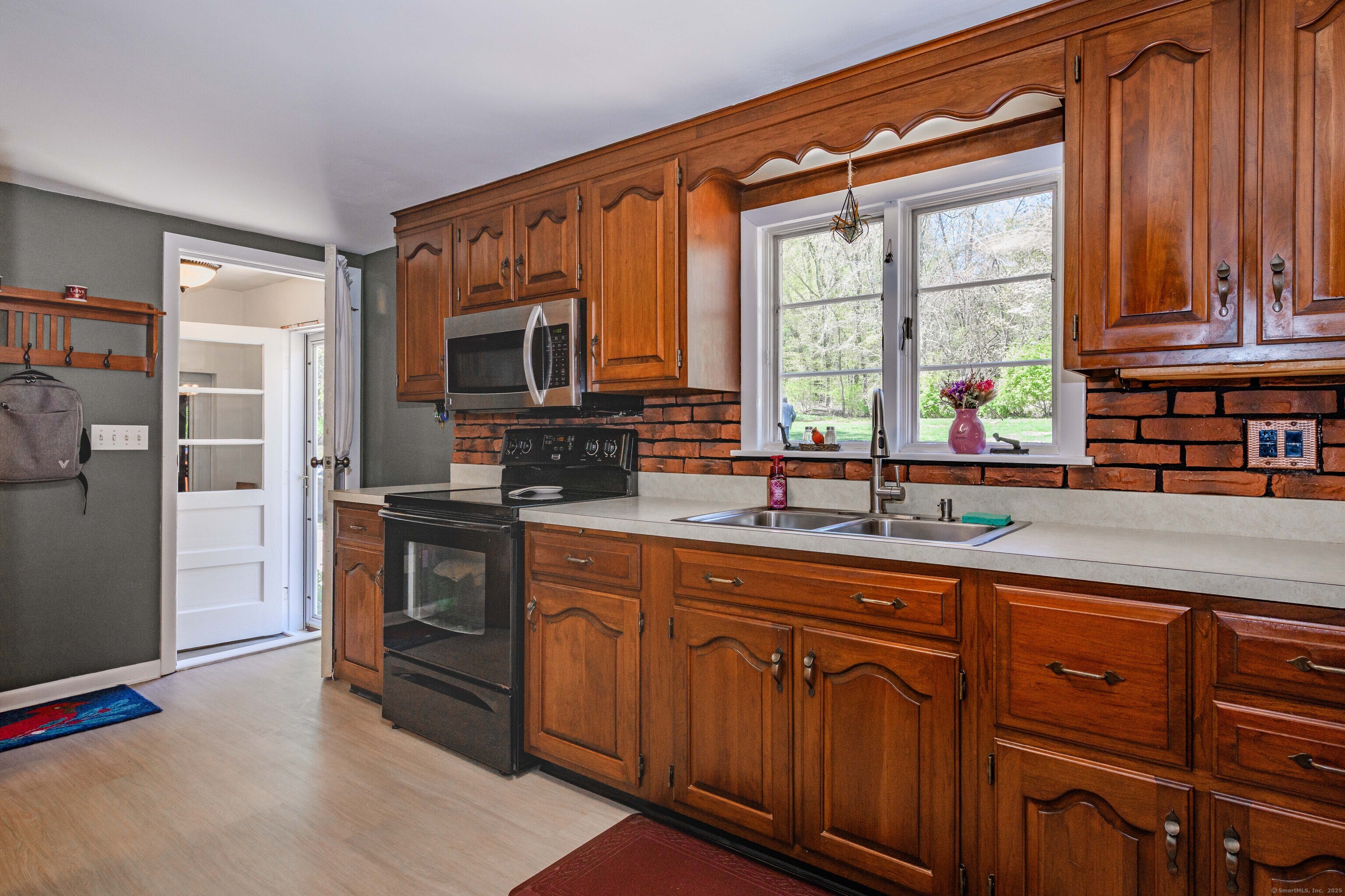 97 Doolittle, Bethany, Connecticut 06524