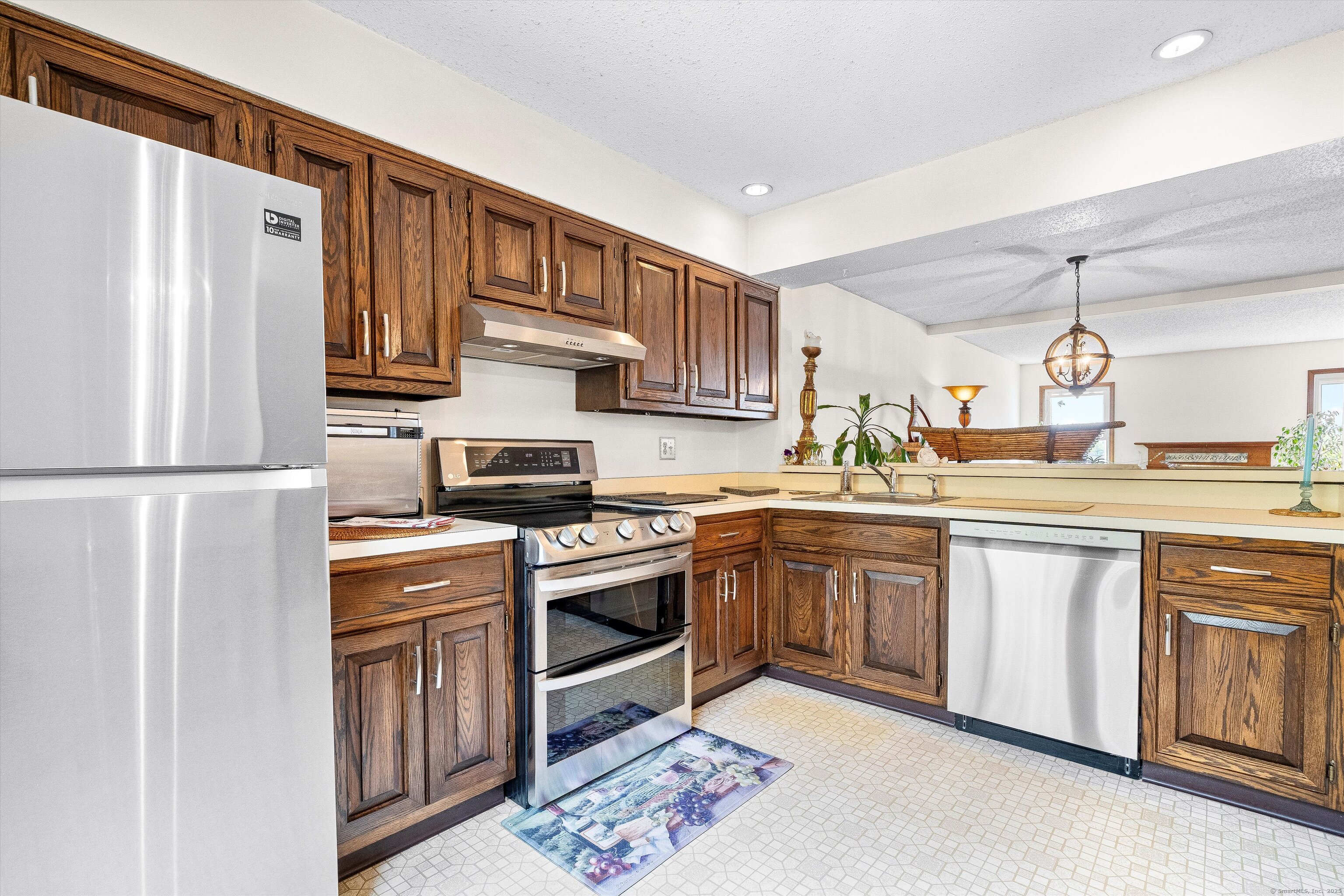 55 Mill Plain, Danbury, Connecticut 06811