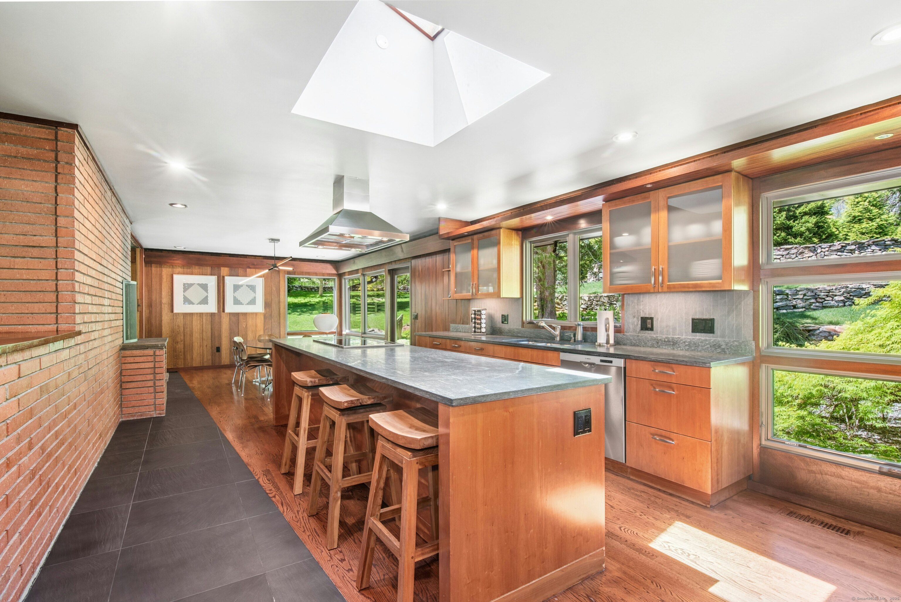 71 Boulderol, Stamford, Connecticut 06903