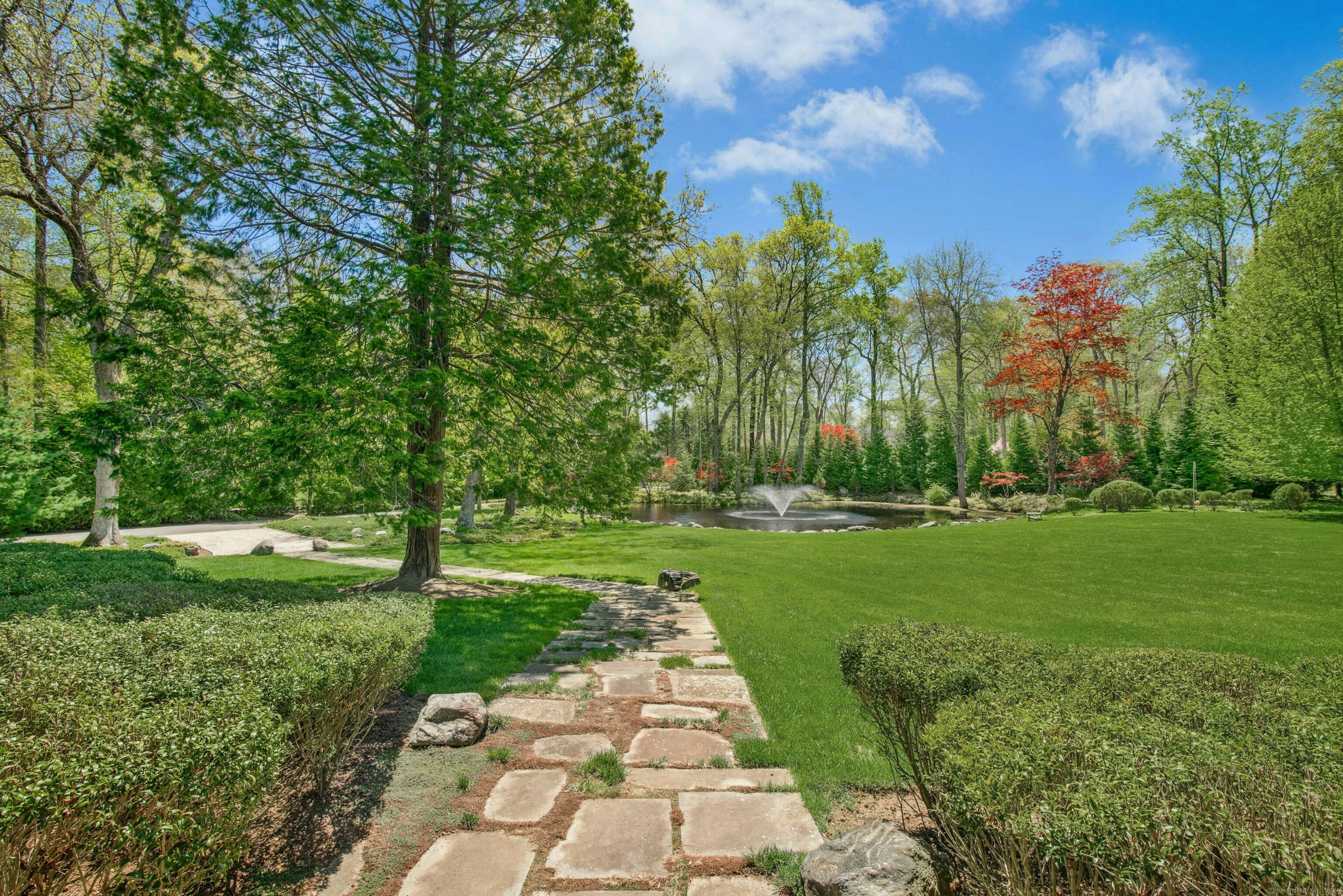 71 Boulderol, Stamford, Connecticut 06903