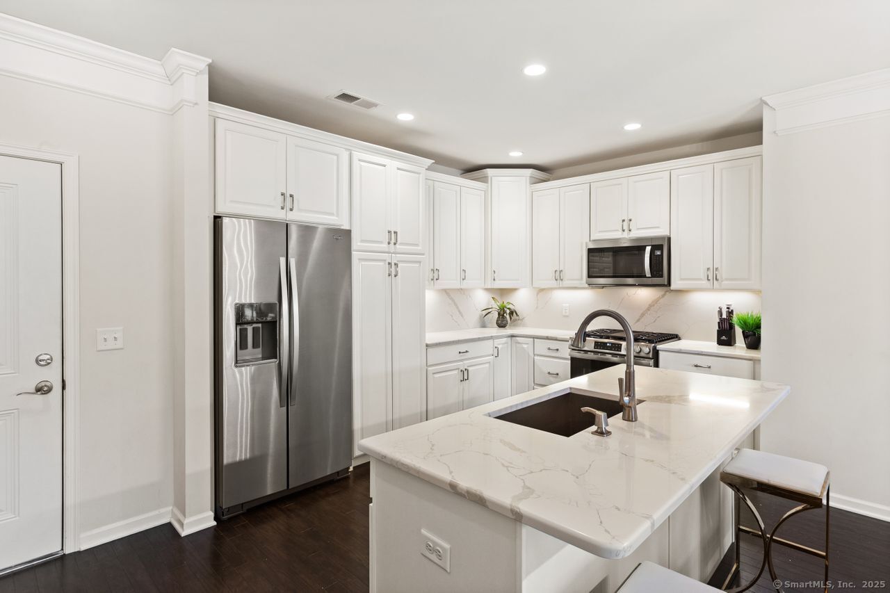 823 Center Meadow, Danbury, Connecticut 06810