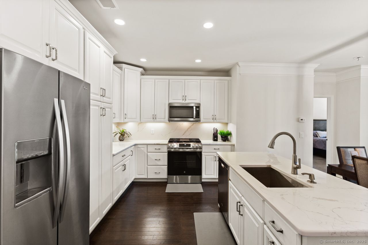 823 Center Meadow, Danbury, Connecticut 06810
