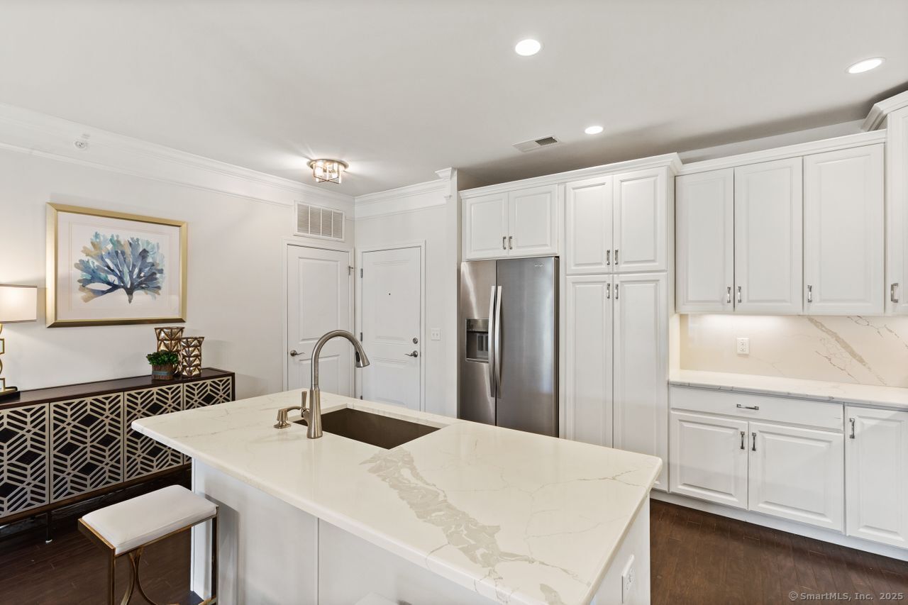 823 Center Meadow, Danbury, Connecticut 06810