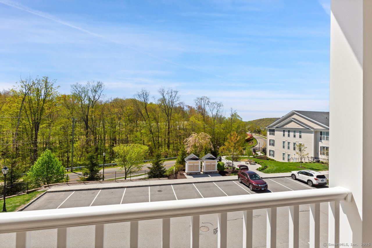 823 Center Meadow, Danbury, Connecticut 06810