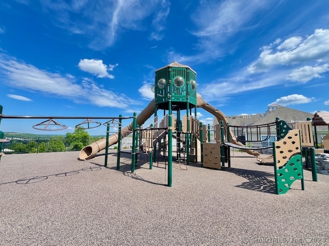 823 Center Meadow, Danbury, Connecticut 06810