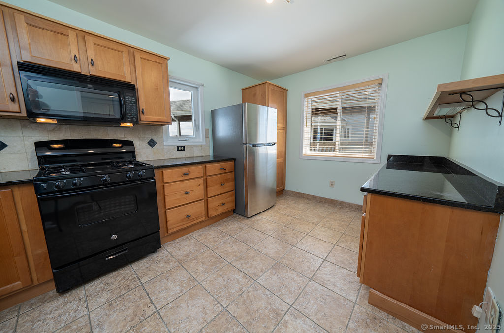 2 Mansfield Grove, East Haven, Connecticut 06512