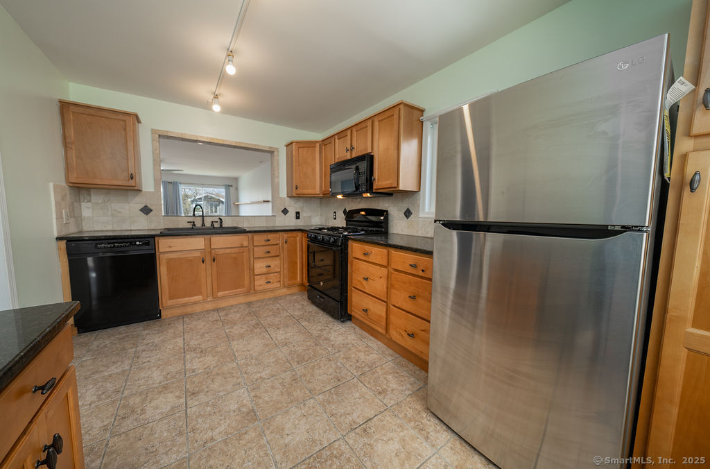 2 Mansfield Grove, East Haven, Connecticut 06512