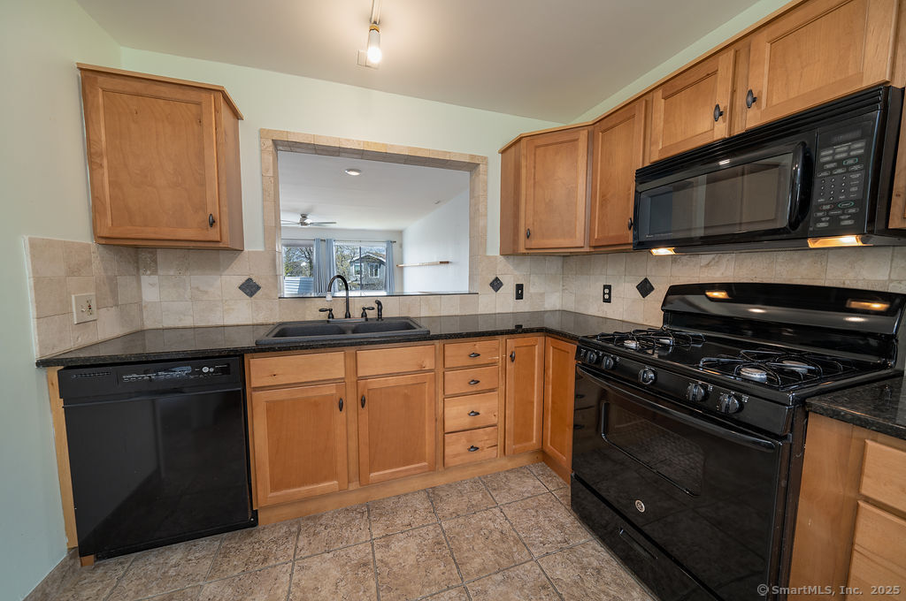 2 Mansfield Grove, East Haven, Connecticut 06512