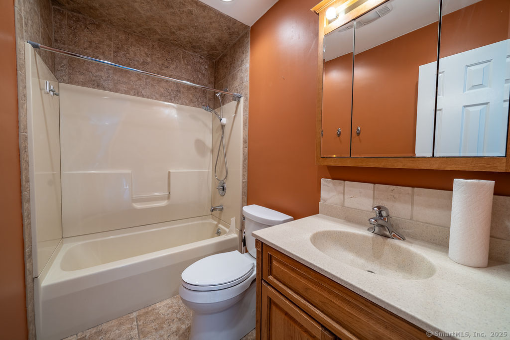2 Mansfield Grove, East Haven, Connecticut 06512