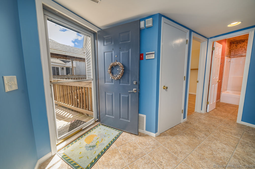2 Mansfield Grove, East Haven, Connecticut 06512