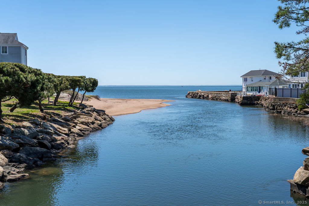 2 Mansfield Grove, East Haven, Connecticut 06512